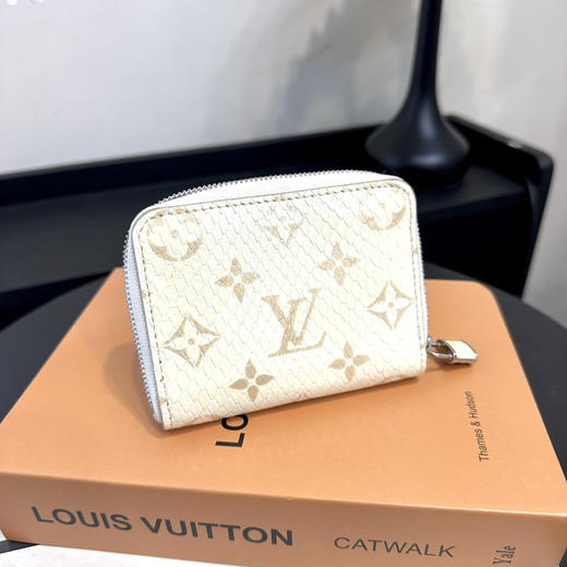 Lv 白金 蛇皮 钱包 商品图0