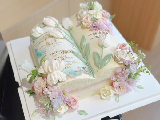 童话故事书，鲜花搭配韩式裱花，每朵鲜花都有自己的祝福，所以世界上没有完全一样的两朵花，请提前三天以上预定哦 商品图9