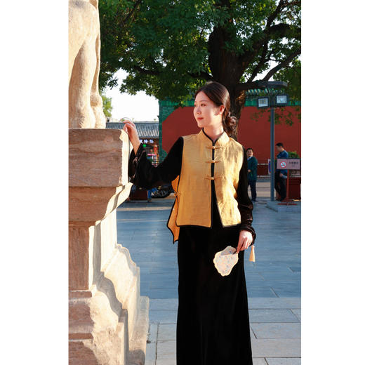  【2026东衣作】新中式马甲（22704058A黄铜彩） 商品图1