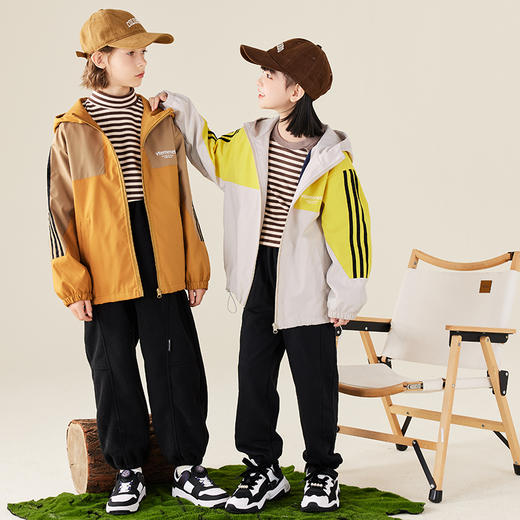 【2025反季抄底清仓】  龙之涵 亲子款“到山野去”加绒冲锋外套 防水防油防污防风 亲子款加绒保暖外套 婴幼儿A类标准 商品图8