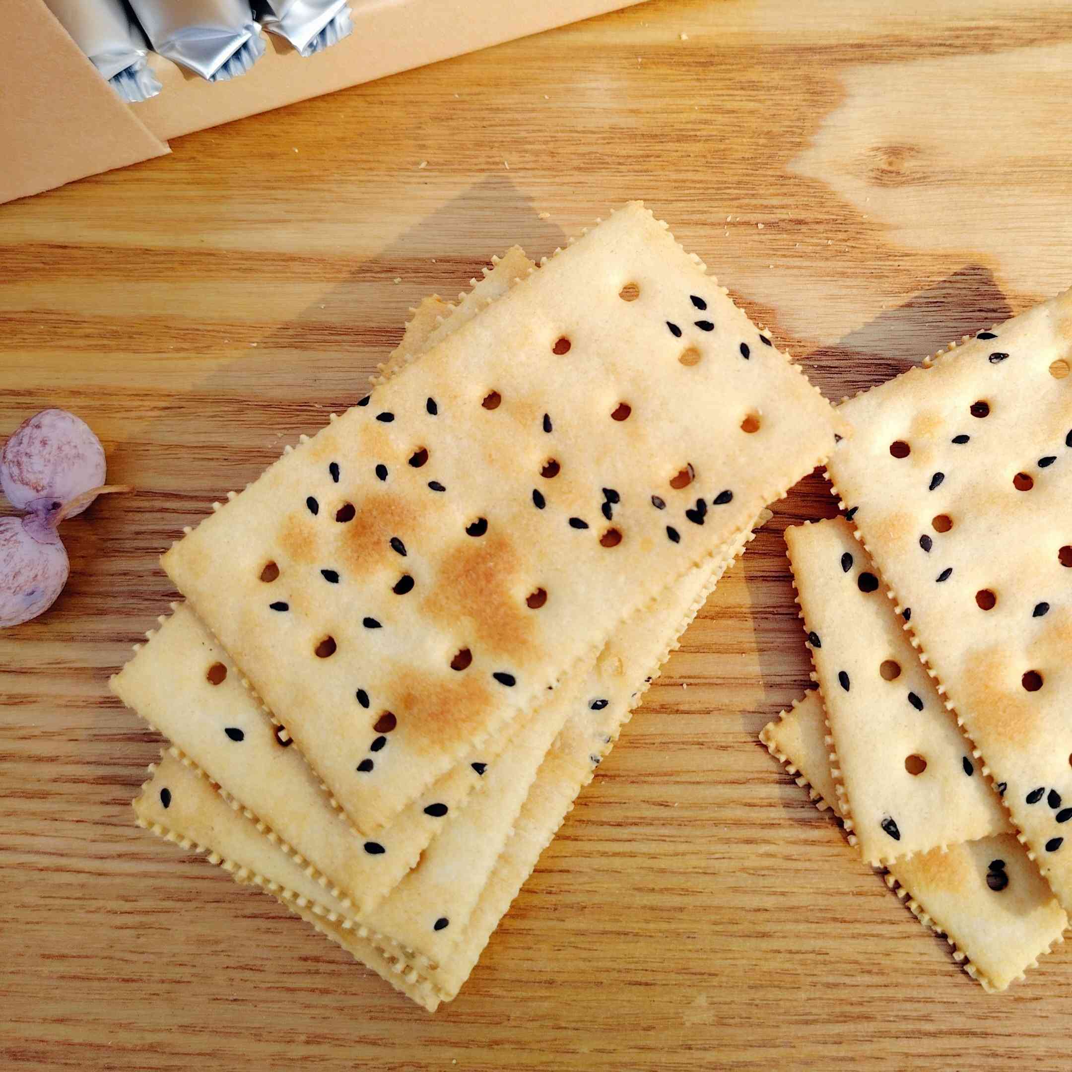 黑芝麻 · 苏打饼干