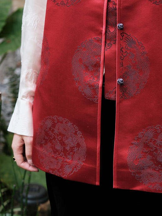 瑕疵|盛唐婧 |中式国风库缎中长马甲-红色 [特价品](特殊商品不退不换) 商品图2