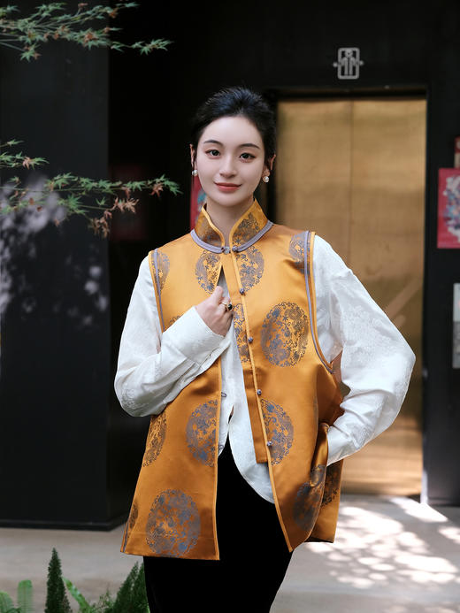 瑕疵|盛唐婧 |中式国风库缎中长马甲-黄色[特价品](特殊商品不退不换) 商品图0