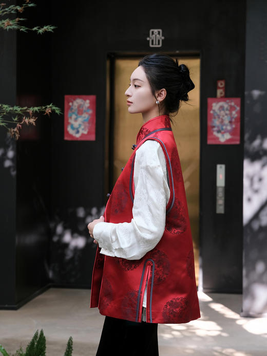 瑕疵|盛唐婧 |中式国风库缎中长马甲-红色 [特价品](特殊商品不退不换) 商品图3