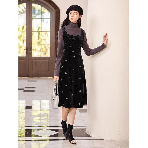 【年终特卖】熙世界黑色复古刺绣丝绒吊带长裙女秋冬季法式优雅无袖背心连衣裙 商品图4