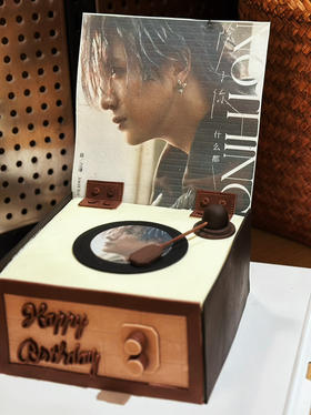 唱片蛋糕，8寸方形，提前5天预定，请联系客服提供照片