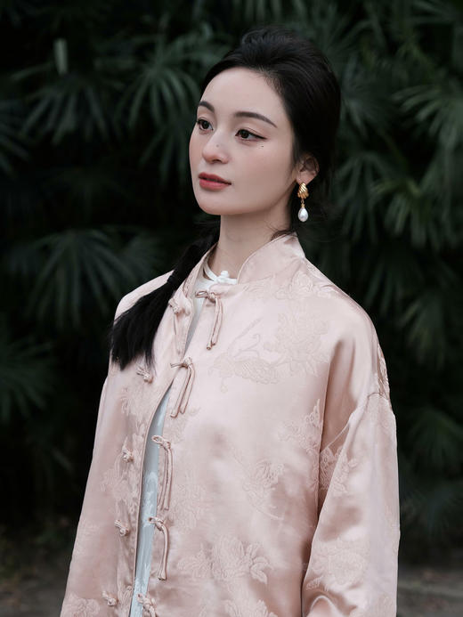 盛唐牡丹| 玉色蝶恋花冠乐绉双面穿外套 商品图1