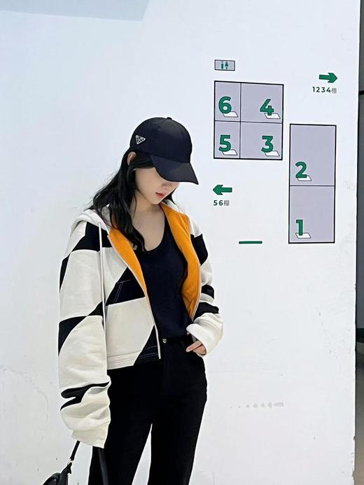 普拉达新款鹿皮棒球帽侧边标志性涂珐琅三角形金属徽标，尽显高雅男女同款（AN） 商品图11