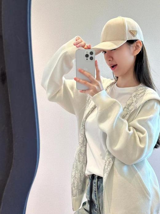 普拉达新款鹿皮棒球帽侧边标志性涂珐琅三角形金属徽标，尽显高雅男女同款（AN） 商品图6