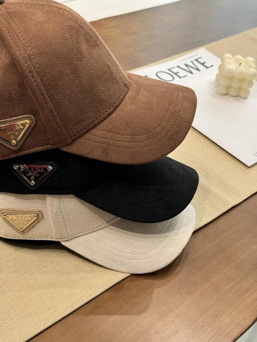 普拉达新款鹿皮棒球帽侧边标志性涂珐琅三角形金属徽标，尽显高雅男女同款（AN） 商品图2
