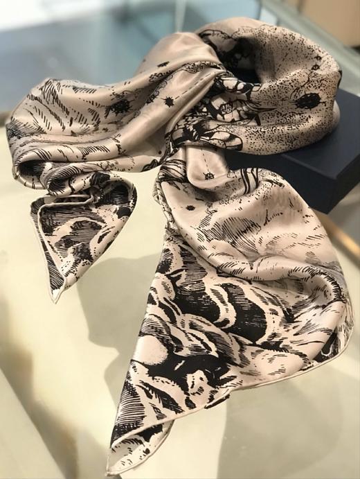 优品堂【雍容华贵】110x110桑蚕丝绸缎方巾 商品图4