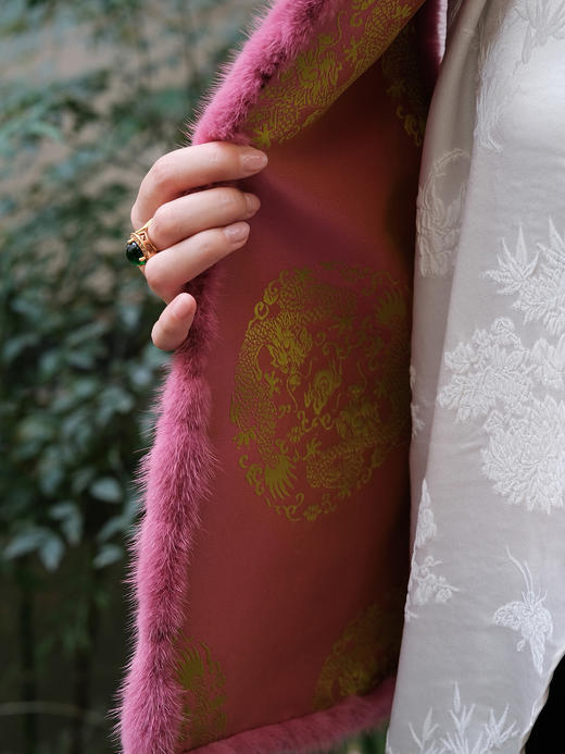 瑕疵|盛唐牡丹 |双龙团纹真丝花蕾缎水貂马甲[特价品](特殊商品不退不换) 商品图1