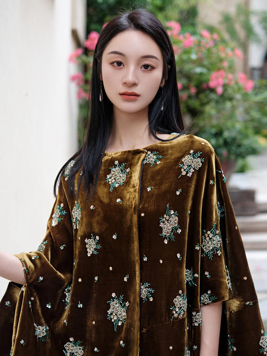 盛唐牡丹| 丝绒串珠绣花披肩外套 商品图2