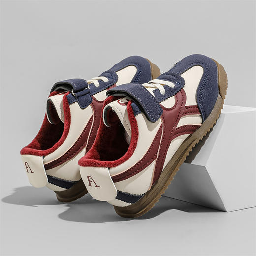 【59.9/双起】23-36码儿童软皮休闲鞋新款德训男女童加棉二棉运动鞋板鞋透气软底聚 商品图4