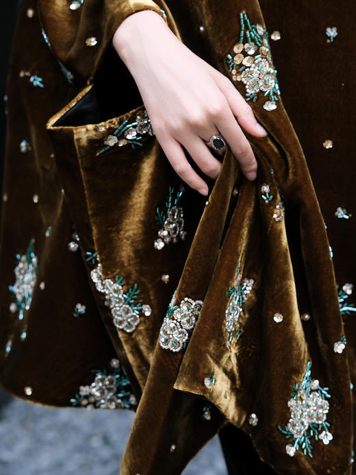 盛唐牡丹| 丝绒串珠绣花披肩外套 商品图4