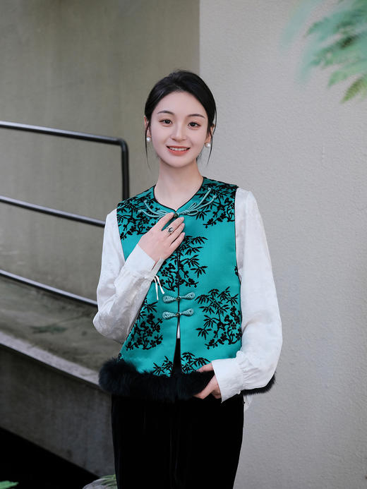 瑕疵| 盛唐牡丹|梅竹漳缎皮草马甲(不夹棉)[特价品](特殊商品不退不换) 商品图0