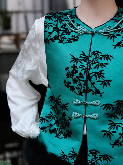 瑕疵| 盛唐牡丹|梅竹漳缎皮草马甲(不夹棉)[特价品](特殊商品不退不换) 商品图1