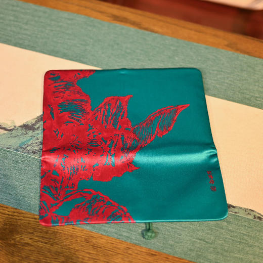 羽诗制造出品 蔡超欧阳修桑蚕丝复古新中式国风手拿包礼盒套装 商品图2