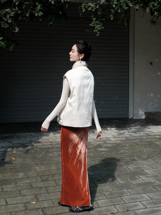 瑕疵|盛唐婧| 千里江山月下白茶真丝鹅绒马甲[特价品](特殊商品不退不换) 商品图5