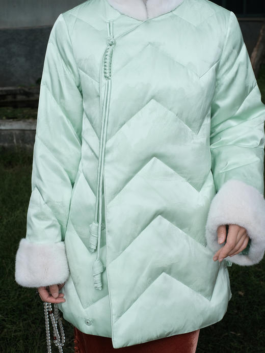 盛唐婧| 千里江山草木清风真丝鹅毛羽绒服 商品图1