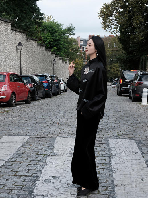 东方境X郭培| 团龙祥云真丝刺绣新中式外套-黑色 商品图8