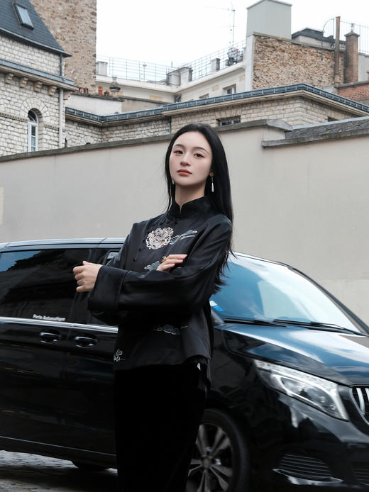 东方境X郭培| 团龙祥云真丝刺绣新中式外套-黑色 商品图4