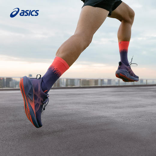 ASICS亚瑟士男子轻量回弹跑鞋NOVABLAST 5舒适透气减震运动鞋1011B974 商品图6