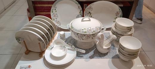 【小程序专享】凡瑞斯轻花曼舞42头10人用骨瓷餐具 商品图3