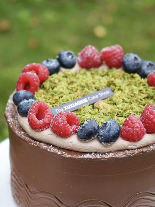 【树莓迪拜巧克力】树莓微酸解腻，巧克力口感醇厚，搭配开心果碎的香浓。 商品图6