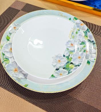 【小程序专享】凡瑞斯轻花曼舞42头10人用骨瓷餐具 商品图5