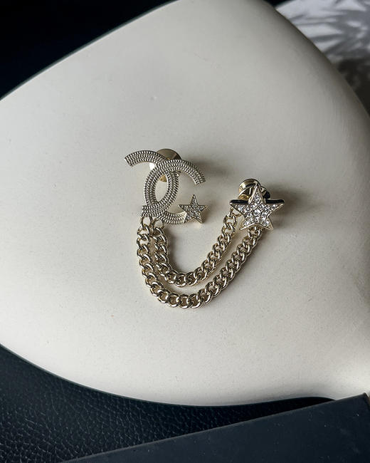 7折  香家 秋冬必备胸针饰品 优雅浅金色胸针 3色 CU1265 商品图3