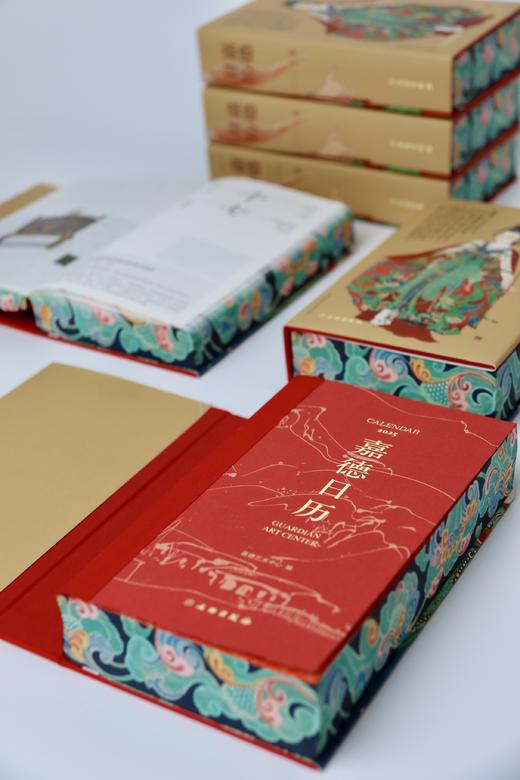 嘉德文库丨《嘉德日历2025》365件独家艺术珍品 典雅尊贵的收藏级礼品书 现货即发 商品图13