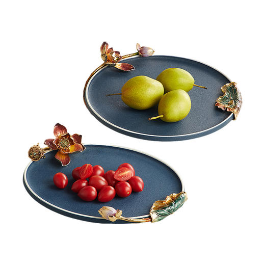 高级陶瓷果盘家用客厅茶几珐琅彩家荷万事兴欧式托盘轻奢高档中式珐琅彩蓝色圆托盘 商品图0