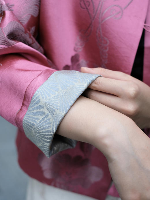 盛唐婧| 重磅桑蚕丝老缎新中式对花外套-洋红 商品图3