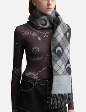 无折扣 法国的年轻时尚品牌marine serre双面提花围巾