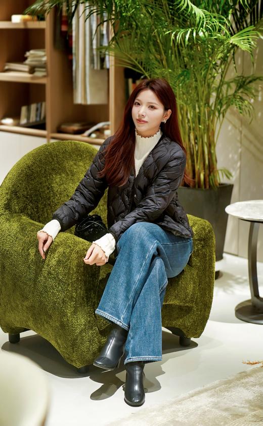 现货 臣禾	菱格纹云朵羽绒服	JZ244070452 商品图4