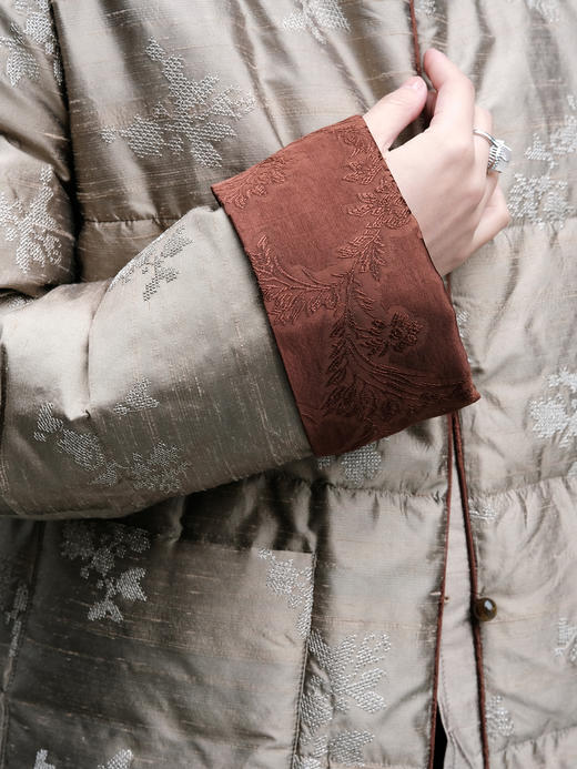 瑕疵|盛唐牡丹| 沉香棕双宫丝鹅绒服[特价品](特殊商品不退不换) 商品图2