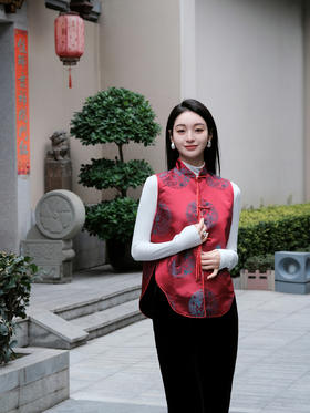 瑕疵盛唐牡丹| 双龙团纹真丝花蕾缎马甲-红色 [特价品](特殊商品不退不换)