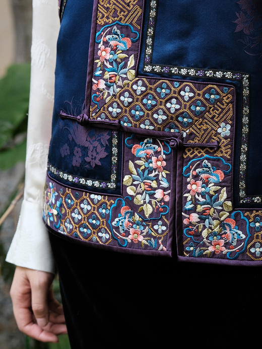 盛唐牡丹| 花阁春景图手推绣偏襟马甲 商品图4