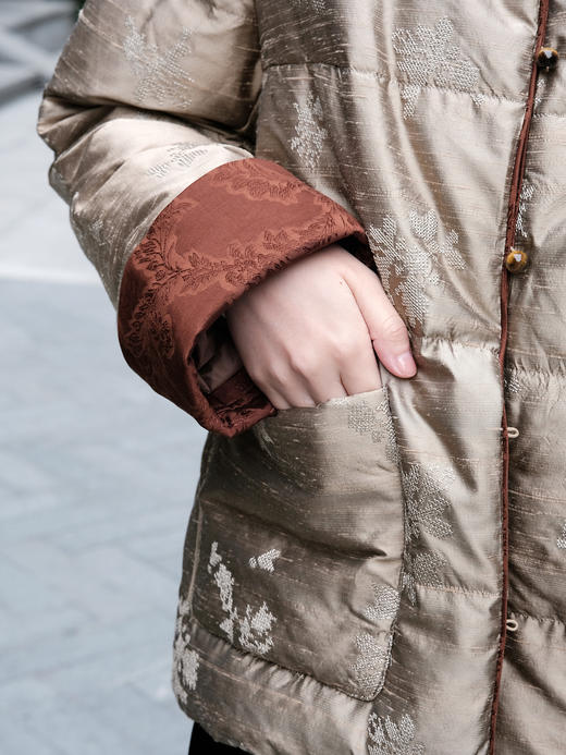 瑕疵|盛唐牡丹| 沉香棕双宫丝鹅绒服[特价品](特殊商品不退不换) 商品图3