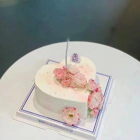 渐变粉色心形玫瑰蛋糕（女神专属）【页面往下拉，有尺寸和口味选择】