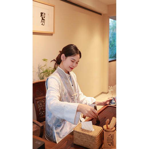 【抖音专属】称心如意•新中式马甲（24804104-香炉紫烟奢定） 商品图2