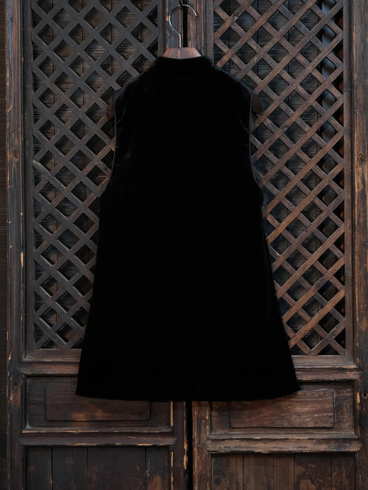 盛唐牡丹| 丝绒梅花扣夹棉马甲 商品图4