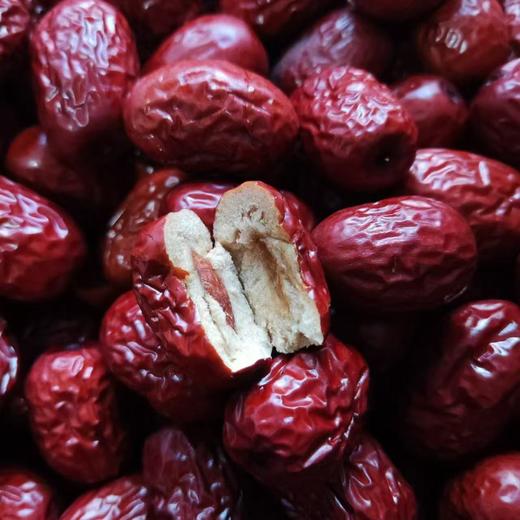 2025 首批正宗的若羌无农残灰枣 2斤装，甜蜜又瓷实，很绵密，比市面其他枣干度都更好✔️ 这种枣子肉厚！更瓷实 商品图2