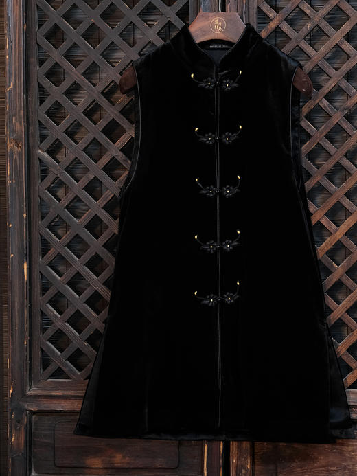 盛唐牡丹| 丝绒梅花扣夹棉马甲 商品图1