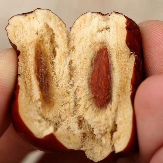 2025 首批正宗的若羌无农残灰枣 2斤装，甜蜜又瓷实，很绵密，比市面其他枣干度都更好✔️ 这种枣子肉厚！更瓷实 商品图0