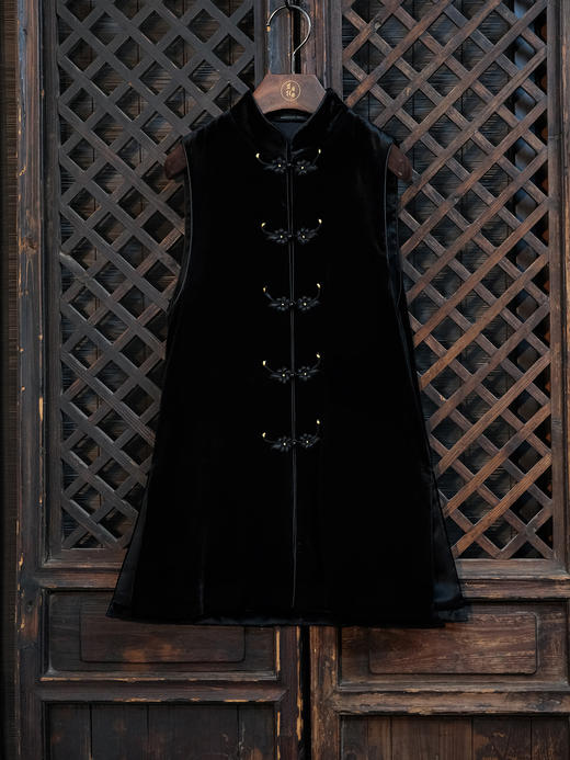 盛唐牡丹| 丝绒梅花扣夹棉马甲 商品图0