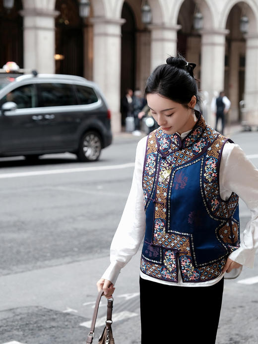 盛唐牡丹| 花阁春景图手推绣偏襟马甲 商品图1