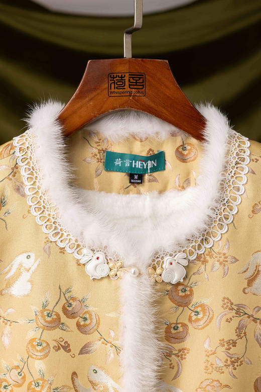 荷言HEYEN 柿蒂玉兔 玉兔纹非遗宋锦马甲拼接水貂毛高定系列 商品图2