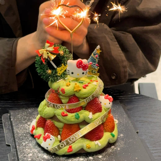 【Hello Kitty圣诞树蛋糕】圣诞限定超级可爱的草莓蛋糕 商品图1